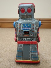 Vintage Japanese Tin Plate Robot.