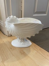 Large Vintage WEDGWOOD White Nautilus Lustre Bone China Shell Design Art Vase