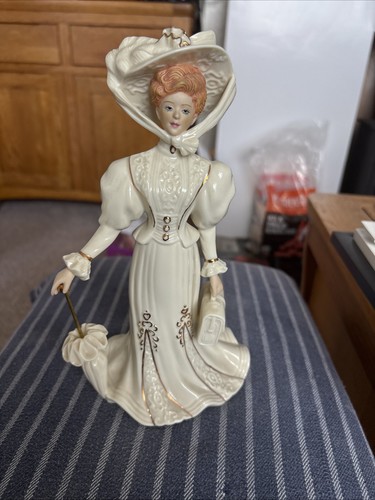 Stunning vintage 1995 - vintage, ivory