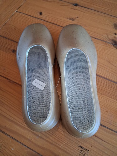 Sand coloured jelly shoes - coloured,