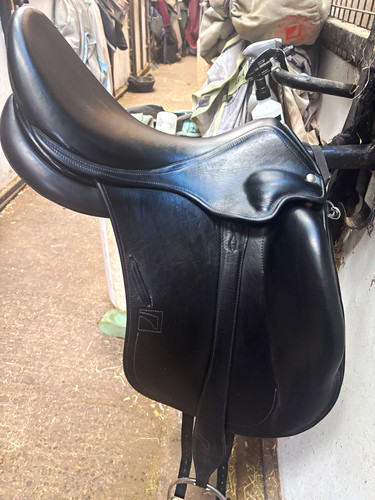 Childeric dsc dressage saddle - childeric,