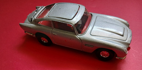 Corgi james bond aston martin - corgi,