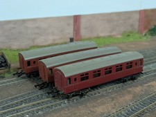 Triang Rake Of LMS Maroon Coaches From 1960