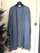 East UK Size M Blue Geometric