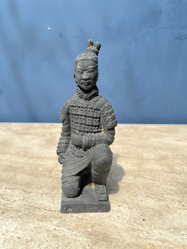 Terracotta army kneeling - army,