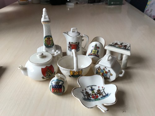 Crested china mixed lot - crested,