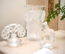 STUNNING LALIQUE FANTASIA VASE NEW BOXED -X DISPLAY NEVER OWNED -OUTSTANDING