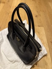 Prada saffiano cuir black bag, excellent condition,Authenticity card