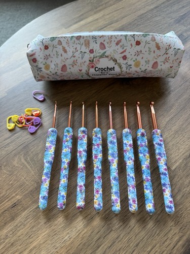 Set crochet hooks with - of,