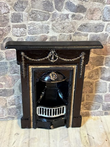 Dolls house scale - house, 1/12