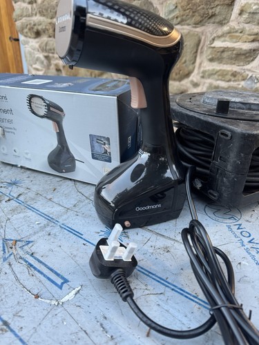 Goodmans 1000w garment steamer - goodmans,