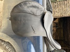 Falcon Saddle 17.5” In black medium width Good condition, comfy saddle. Used