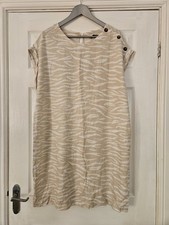 Size 18 beige & white short