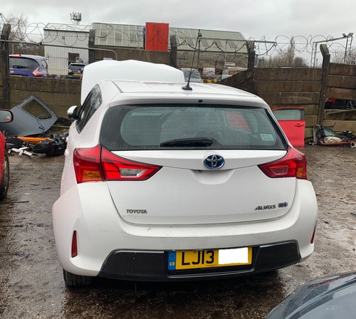 Toyota auris hybrid 2013 - toyota, 1.8