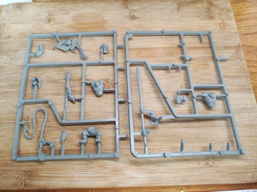 Orc chariot crew sprue - chariot,