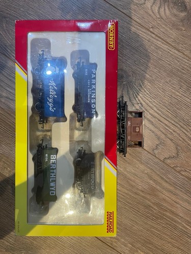 Hornby r2669 railroad - hornby,