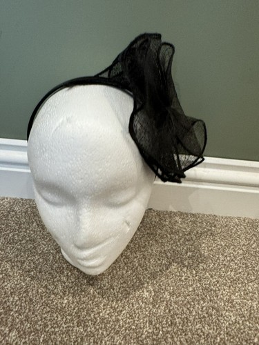 Ladies black fascinator