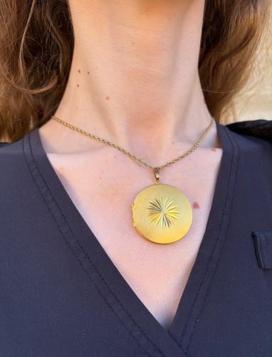 Large vintage gold starburst - large,