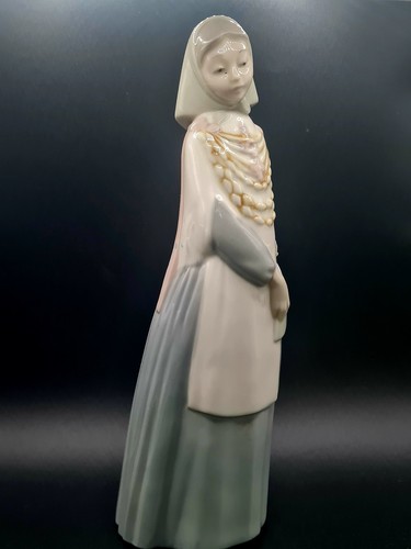 Spanish zaphir figurine a - zaphir,