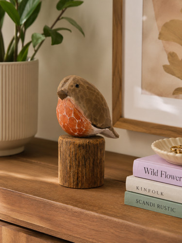 Rustic wooden robin stump - on,