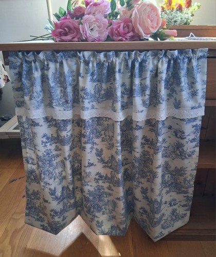 Under counter curtain - curtain, in