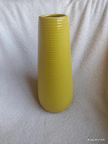 Large ceramic ribbed vase - ribbed,