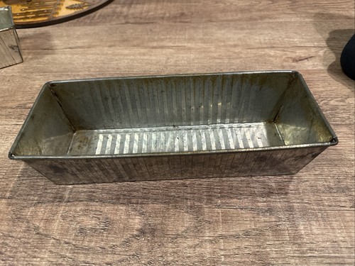 Vintage antique tin - (2),