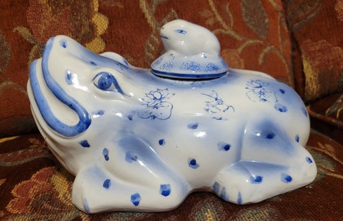 Vtg blue white porcelain - porcelain, frog
