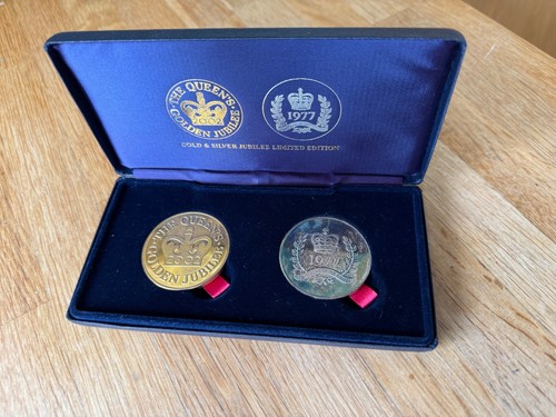 Queen elizabeth gold and - gold,