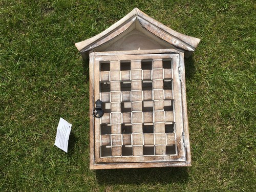 Wooden house shaped - , key