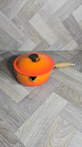 Vintage creuset cast iron - le,