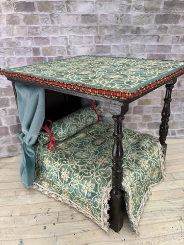 Dolls house scale - house, 1/12
