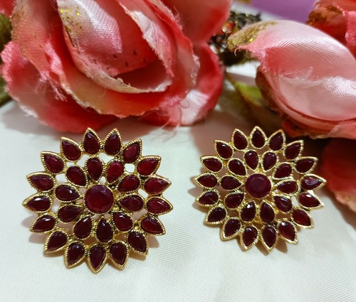 Red maroon studs - red/maroon,