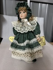BNWT Genuine REGENCY FINE ARTS 'POLLY Put The KETTLE ON' Porcelain Doll On Stand