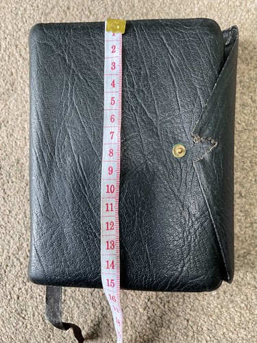 Compact large pocket - compact, “large-pocket”