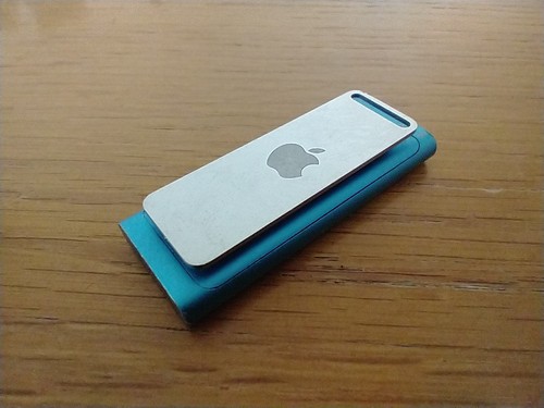 Blue 2gb apple ipod shuffle - 2gb,