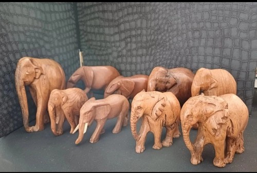 Wooden elephants figurine - 9,