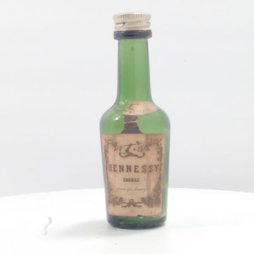 Hennessy cognac miniature - hennessy,
