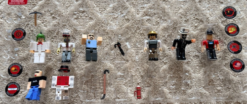 Roblox action figure - w/, 7