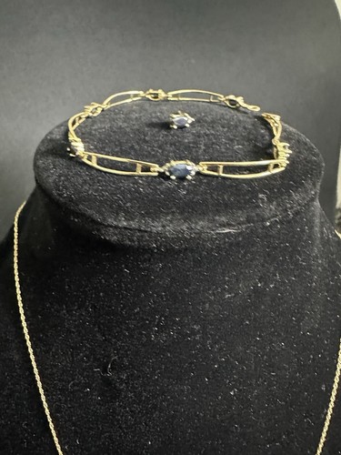 9ct gold sapphire diamond - &,