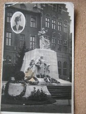 Statue of Miss Edith Cavell