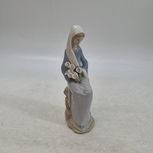 Lladro 4972 sitting girl - lladro, with