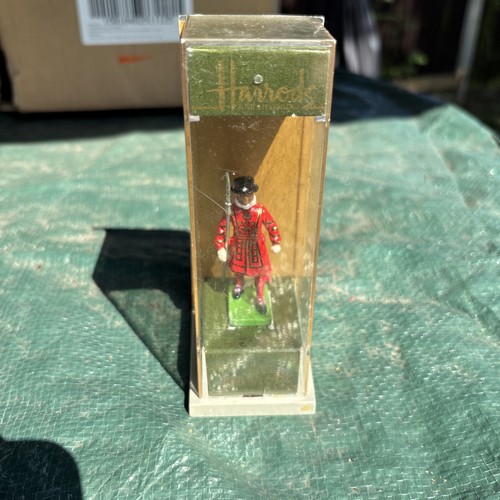Britain beefeater yeoman - beefeater, (yeoman