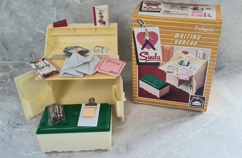 Pedigree sindy writing - writing, bureau