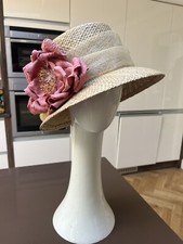 DEBENHAMS HAT RACES MOTHER OF