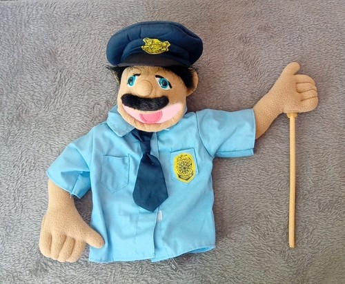 Cyrus wren puppet - 'cy',