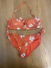 Fat face bold blooms bow