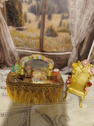 Dolls house scale - dolls,