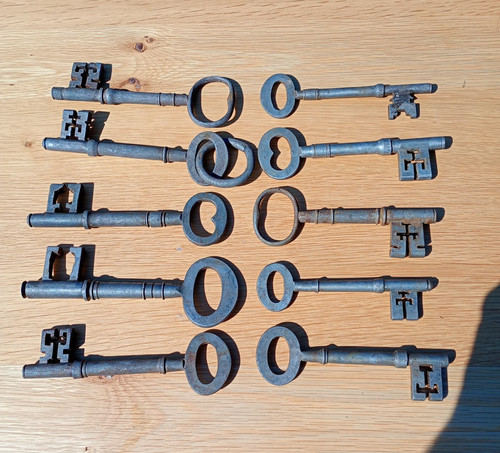 Antique vintage keys - keys, x10