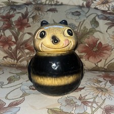 VINTAGE SYLVAC POTTERY BEE